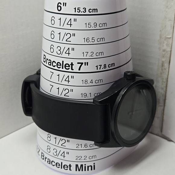 Mens Neff Daily Analog Quartz Watch All Black Silicon Band New Battery - Picture 6 of 10